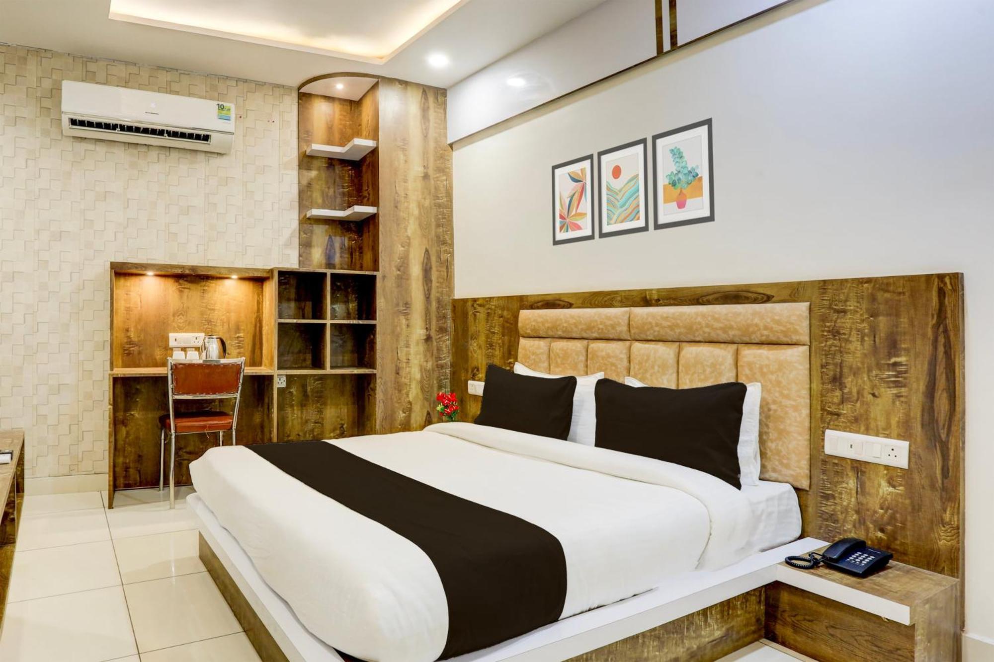 Super Townhouse Model Town Rohtak Formerly Hotel Tathastu Екстериор снимка